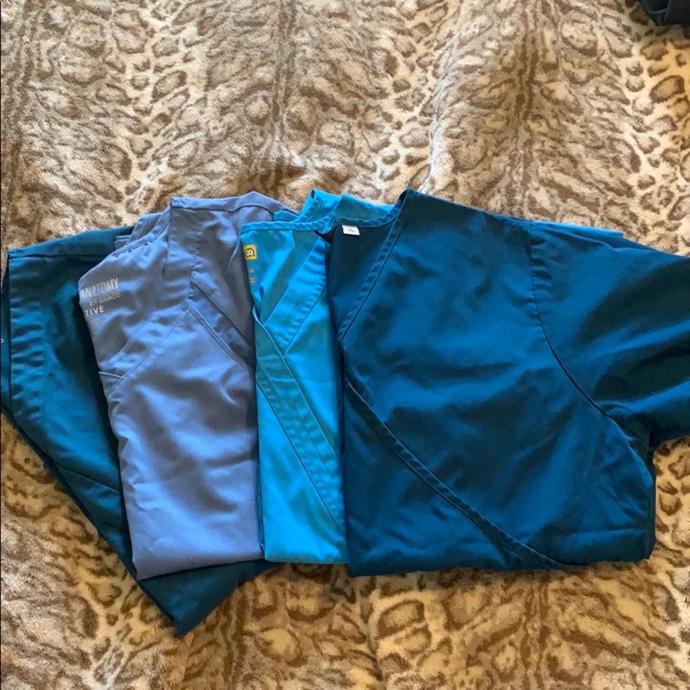 4 pair of Scrub Tops. XL